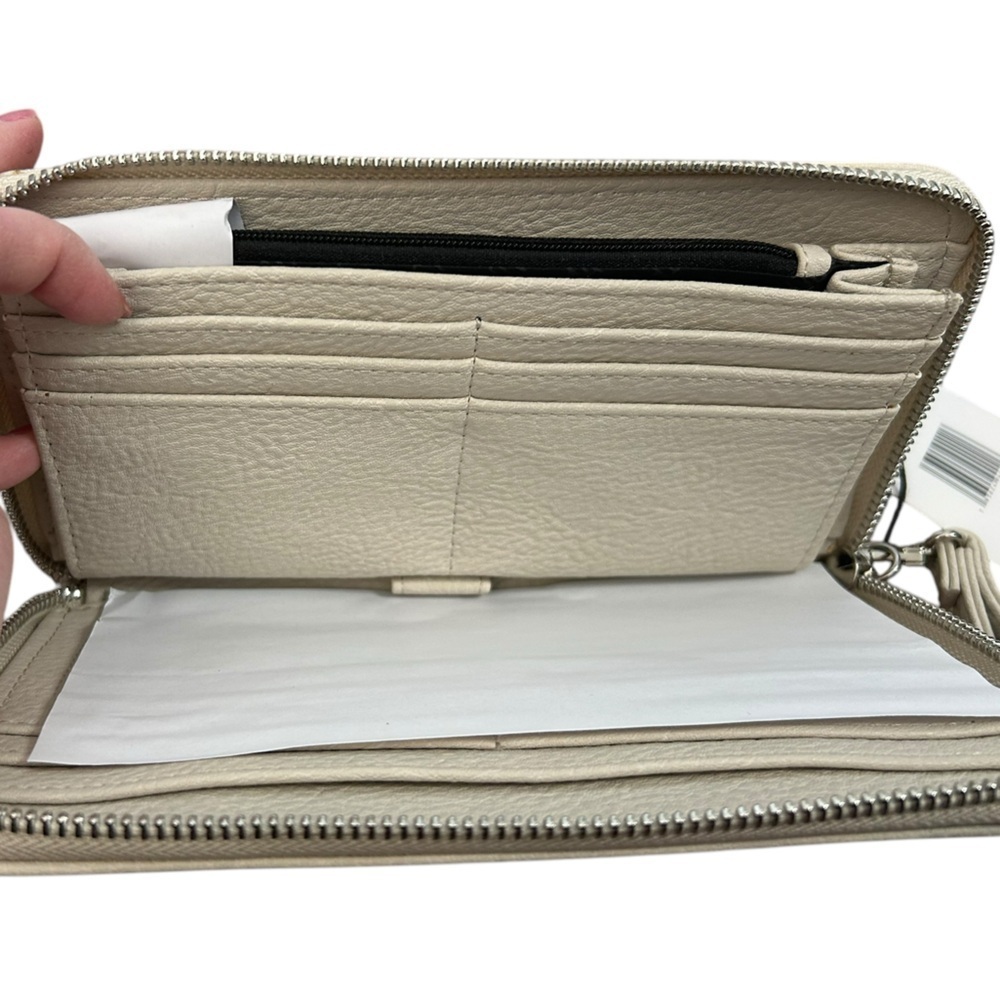 Steve Madden Cream Stamped Logo Zip Around Organizer Wristlet Wallet NWT - Picture 4 of 11
